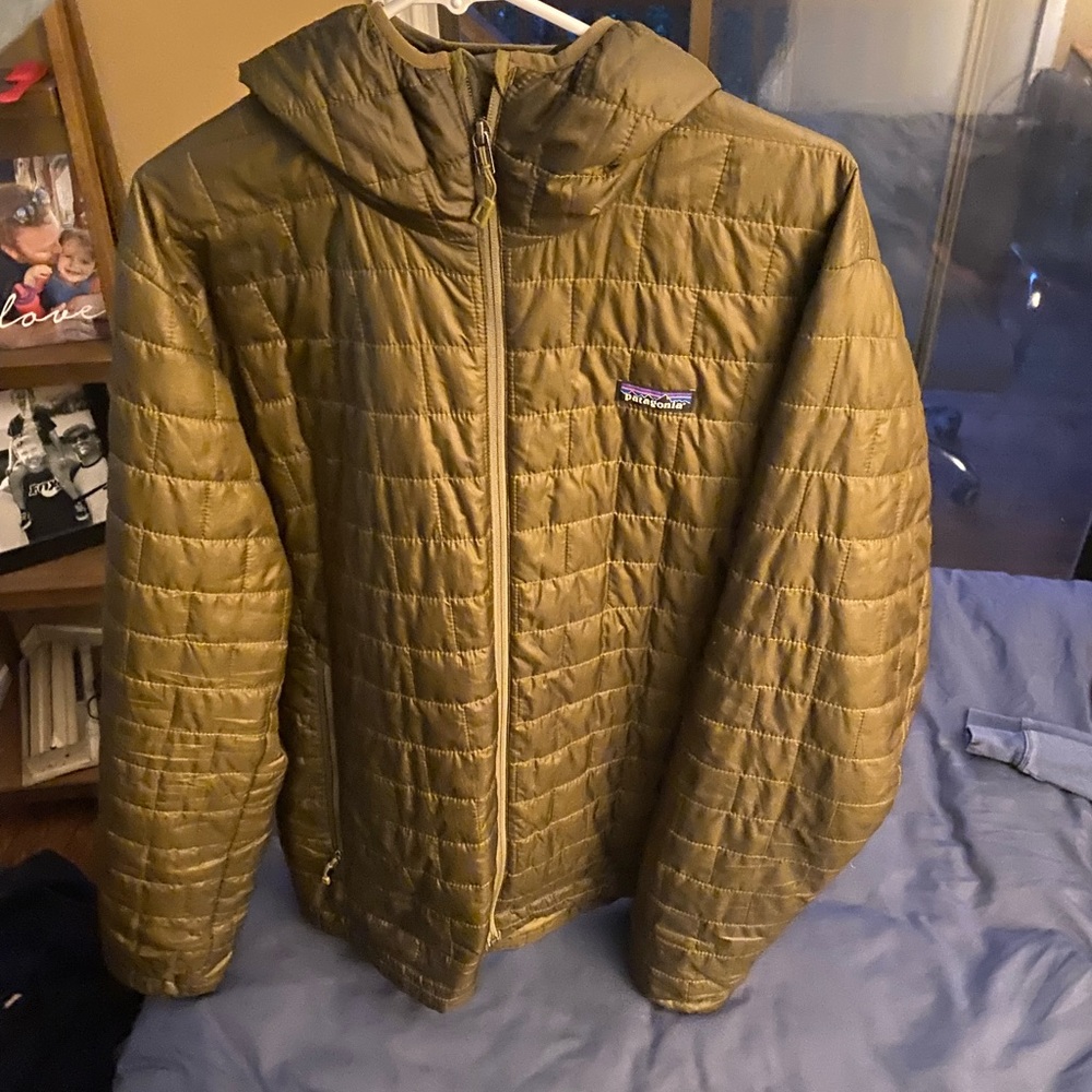 Men’s Patagonia nano puff jacket with hood. Pretty much new. Worn a couple times
